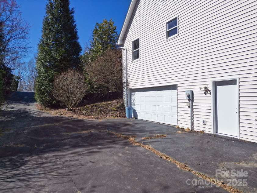 1208 Kanuga Ridge Road, Hendersonville, NC 28739.  MLS# CAR4216501, YatesRealty ID 25667. 