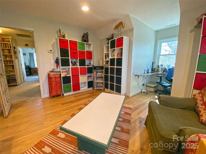 1208 Kanuga Ridge Road, Hendersonville, NC 28739.  MLS# CAR4216501, YatesRealty ID 25667. 
