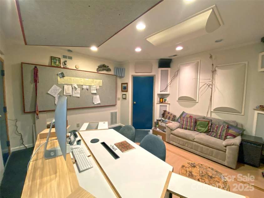 1208 Kanuga Ridge Road, Hendersonville, NC 28739.  MLS# CAR4216501, YatesRealty ID 25667. 