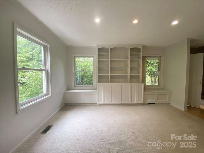 1208 Kanuga Ridge Road, Hendersonville, NC 28739.  MLS# CAR4216501, YatesRealty ID 25667. 