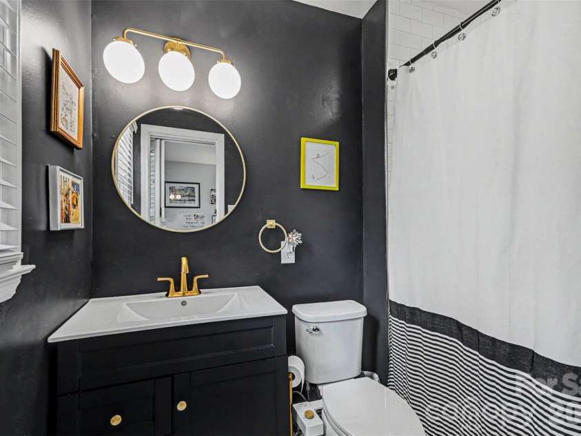 2018 Knell Drive, Charlotte, NC 28212.  MLS# CAR4384652, YatesRealty ID 25667. Full Bathroom (lower level)