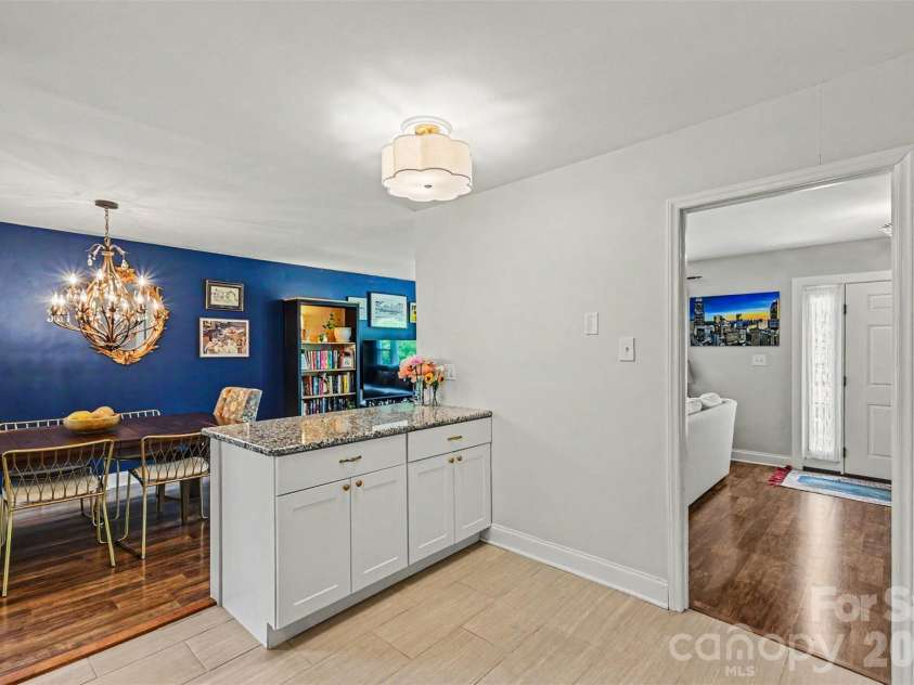 2018 Knell Drive, Charlotte, NC 28212.  MLS# CAR4384652, YatesRealty ID 25667. Kitchen