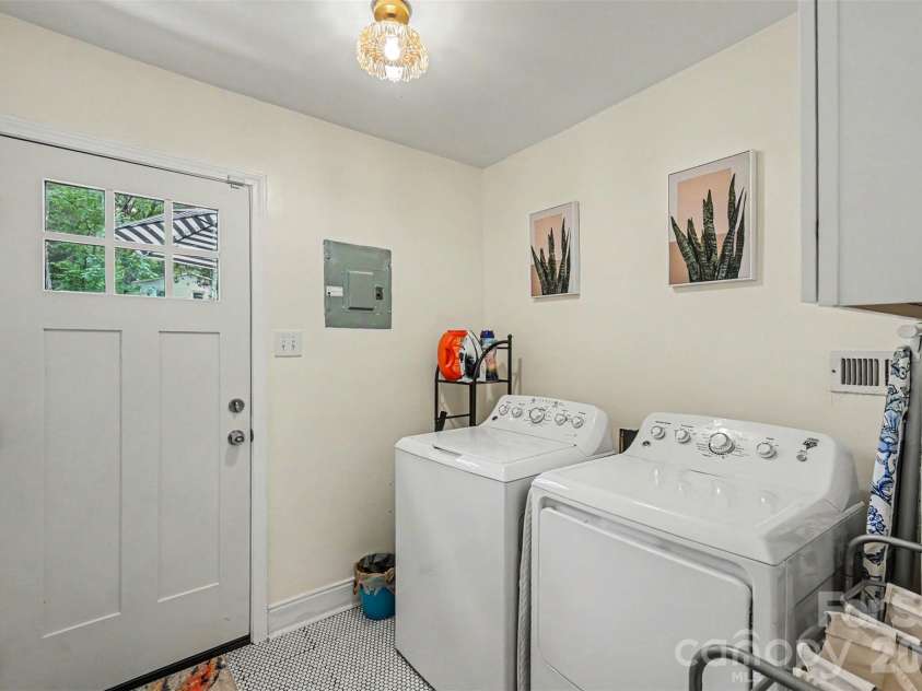 2018 Knell Drive, Charlotte, NC 28212.  MLS# CAR4384652, YatesRealty ID 25667. Laundry Room