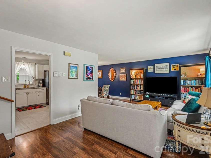2018 Knell Drive, Charlotte, NC 28212.  MLS# CAR4384652, YatesRealty ID 25667. Living Room