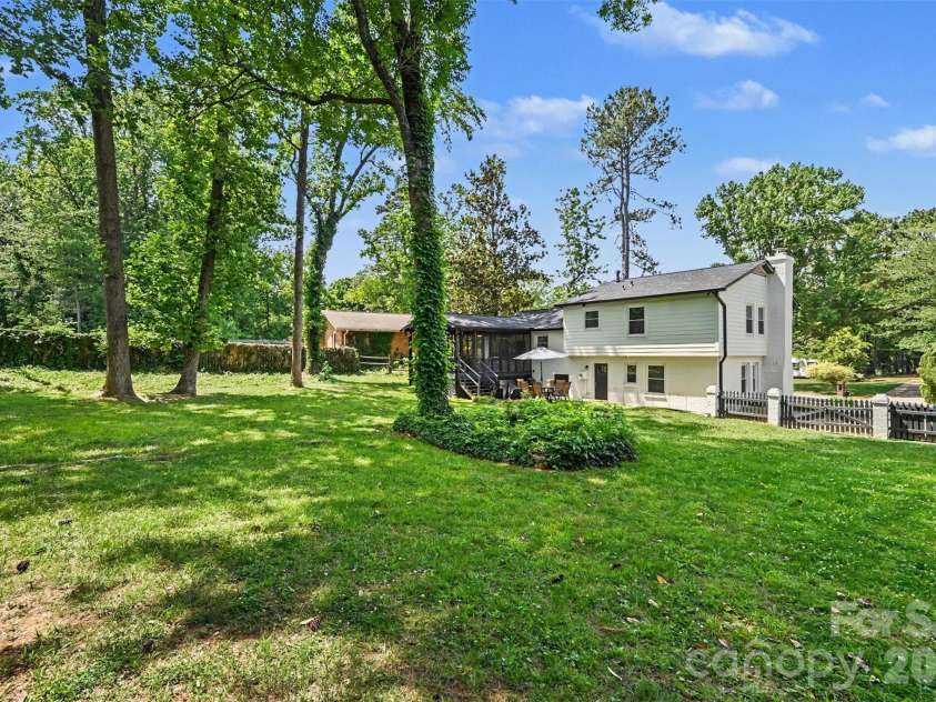 2018 Knell Drive, Charlotte, NC 28212.  MLS# CAR4384652, YatesRealty ID 25667. Spacious Backyard