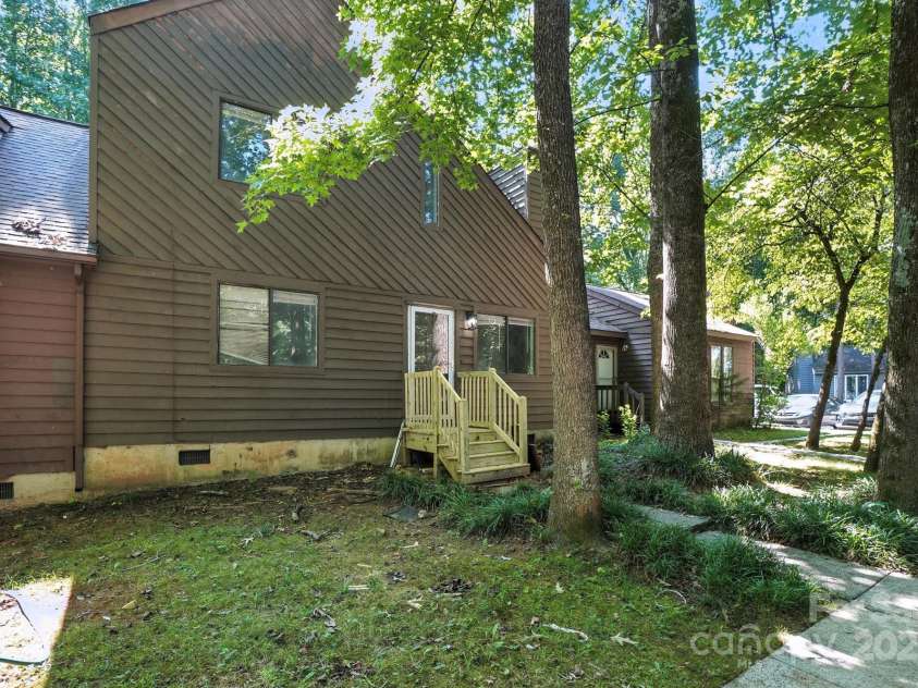 11231 E W T HARRIS Boulevard, Charlotte, NC 28212.  MLS# CAR4277374, YatesRealty ID 25668. 