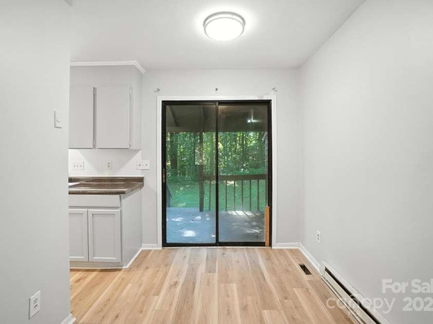 11231 E W T HARRIS Boulevard, Charlotte, NC 28212.  MLS# CAR4277374, YatesRealty ID 25668. 