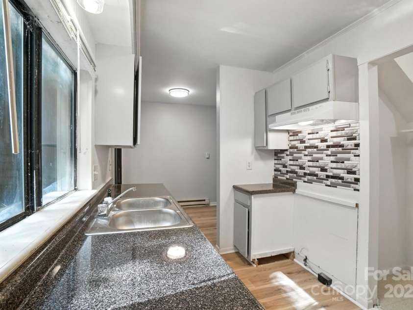 11231 E W T HARRIS Boulevard, Charlotte, NC 28212.  MLS# CAR4277374, YatesRealty ID 25668. 