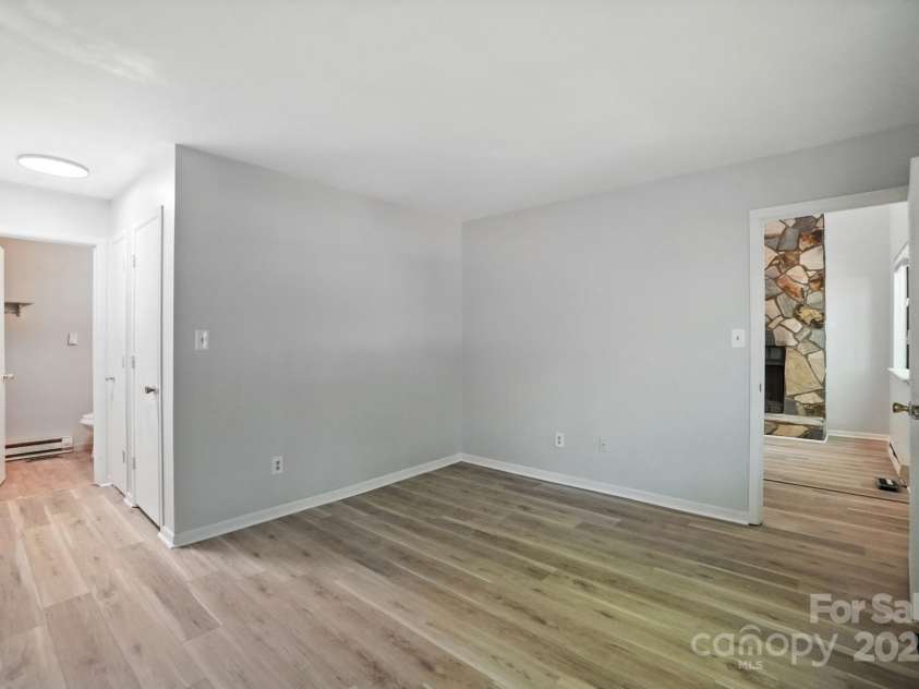 11231 E W T HARRIS Boulevard, Charlotte, NC 28212.  MLS# CAR4277374, YatesRealty ID 25668. 