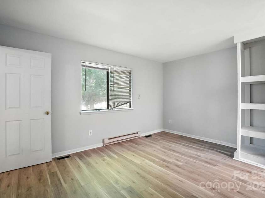 11231 E W T HARRIS Boulevard, Charlotte, NC 28212.  MLS# CAR4277374, YatesRealty ID 25668. 