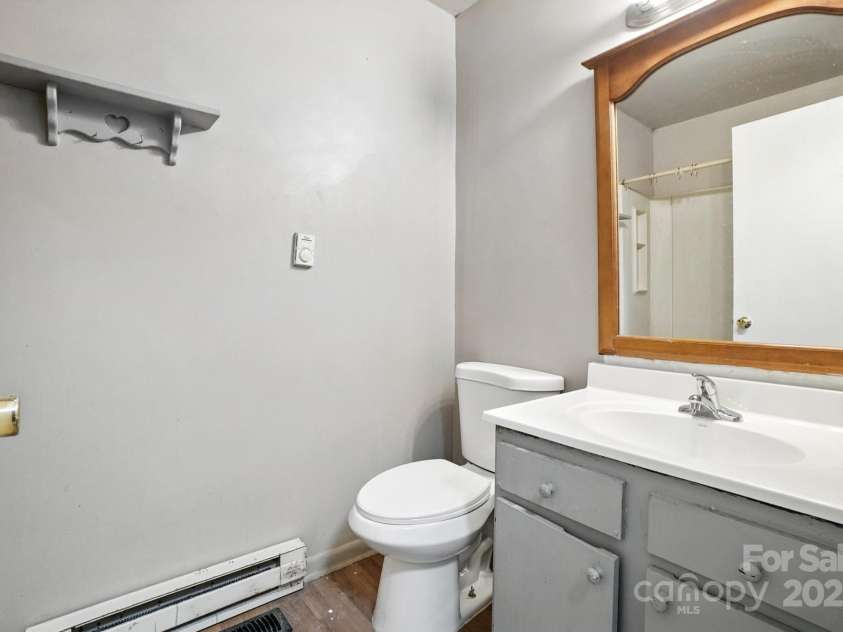 11231 E W T HARRIS Boulevard, Charlotte, NC 28212.  MLS# CAR4277374, YatesRealty ID 25668. 