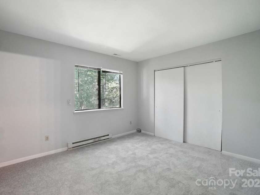 11231 E W T HARRIS Boulevard, Charlotte, NC 28212.  MLS# CAR4277374, YatesRealty ID 25668. 