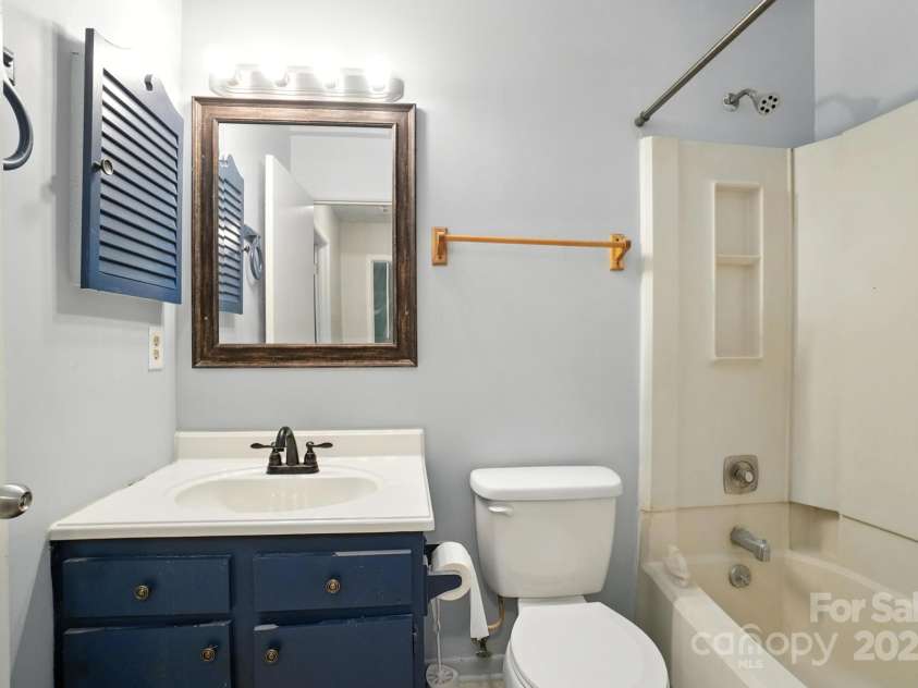 11231 E W T HARRIS Boulevard, Charlotte, NC 28212.  MLS# CAR4277374, YatesRealty ID 25668. 