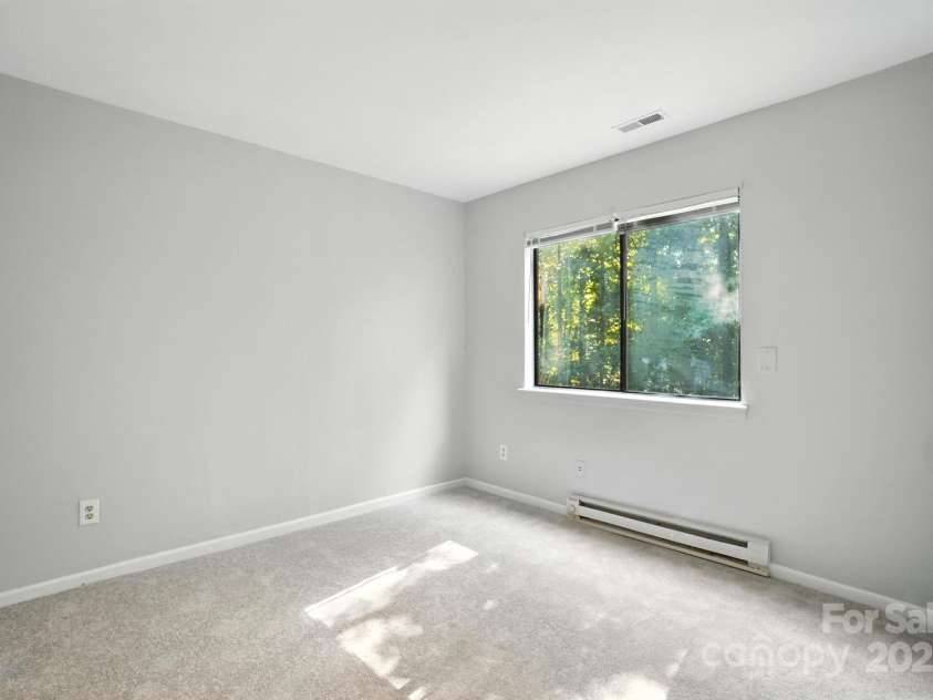 11231 E W T HARRIS Boulevard, Charlotte, NC 28212.  MLS# CAR4277374, YatesRealty ID 25668. 