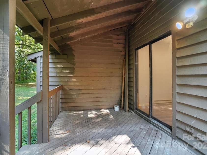 11231 E W T HARRIS Boulevard, Charlotte, NC 28212.  MLS# CAR4277374, YatesRealty ID 25668. 