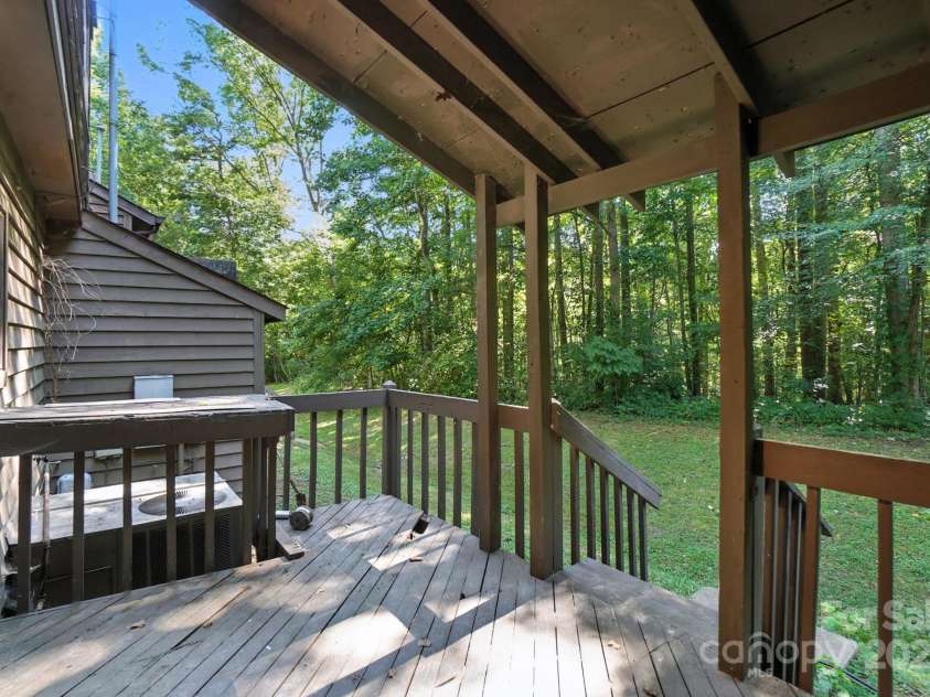 11231 E W T HARRIS Boulevard, Charlotte, NC 28212.  MLS# CAR4277374, YatesRealty ID 25668. 