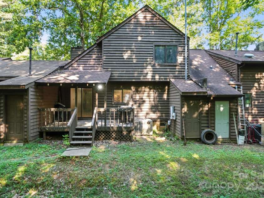 11231 E W T HARRIS Boulevard, Charlotte, NC 28212.  MLS# CAR4277374, YatesRealty ID 25668. 
