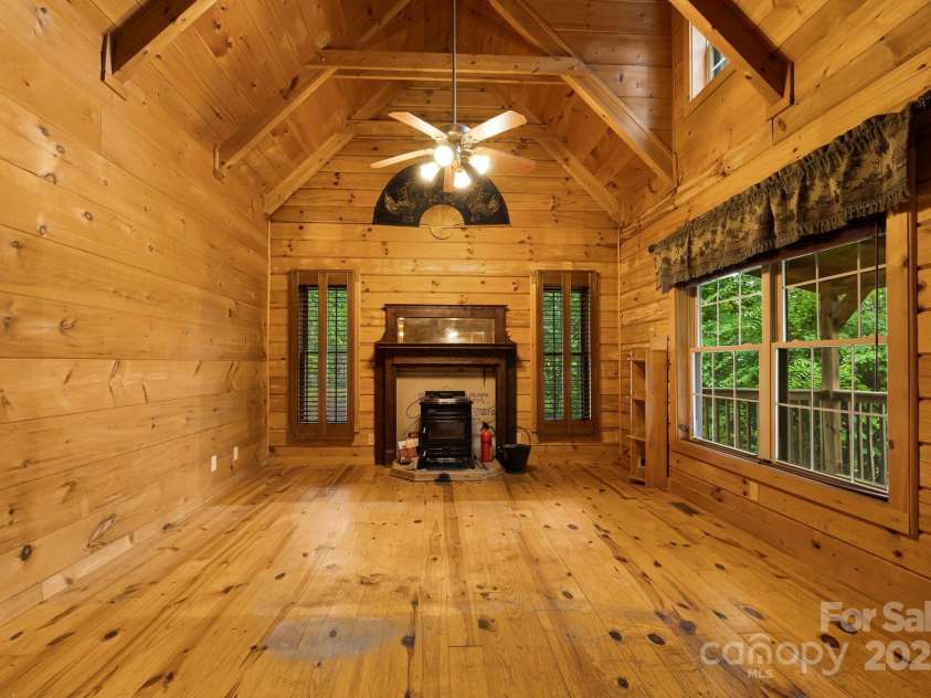 41 Waya Way, Whittier, NC 28789.  MLS# CAR4278169, YatesRealty ID 25669. 