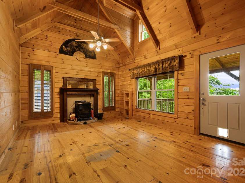 41 Waya Way, Whittier, NC 28789.  MLS# CAR4278169, YatesRealty ID 25669. 