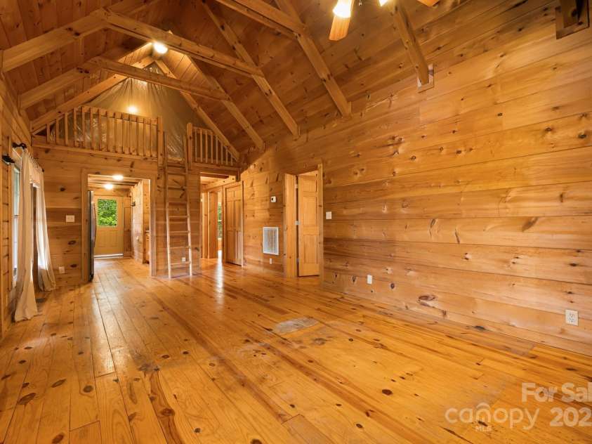 41 Waya Way, Whittier, NC 28789.  MLS# CAR4278169, YatesRealty ID 25669. 