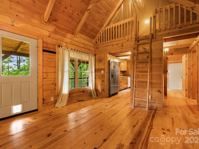 41 Waya Way, Whittier, NC 28789.  MLS# CAR4278169, YatesRealty ID 25669. 