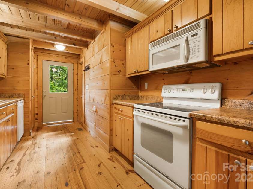 41 Waya Way, Whittier, NC 28789.  MLS# CAR4278169, YatesRealty ID 25669. 