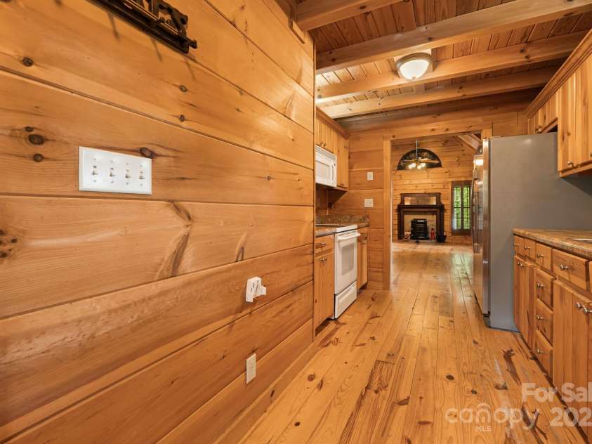 41 Waya Way, Whittier, NC 28789.  MLS# CAR4278169, YatesRealty ID 25669. 