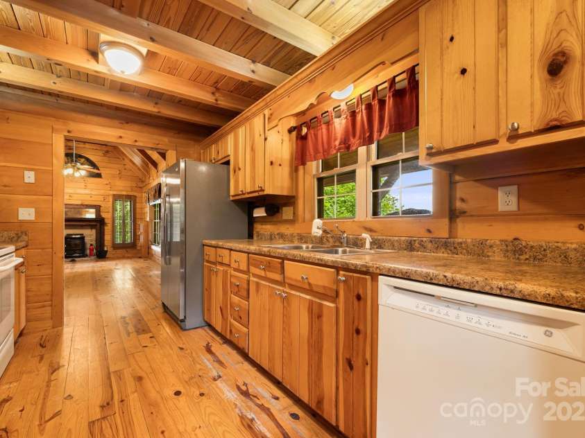 41 Waya Way, Whittier, NC 28789.  MLS# CAR4278169, YatesRealty ID 25669. 