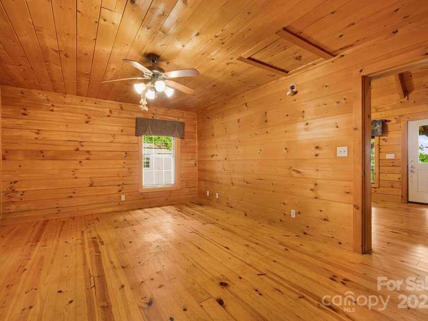 41 Waya Way, Whittier, NC 28789.  MLS# CAR4278169, YatesRealty ID 25669. 