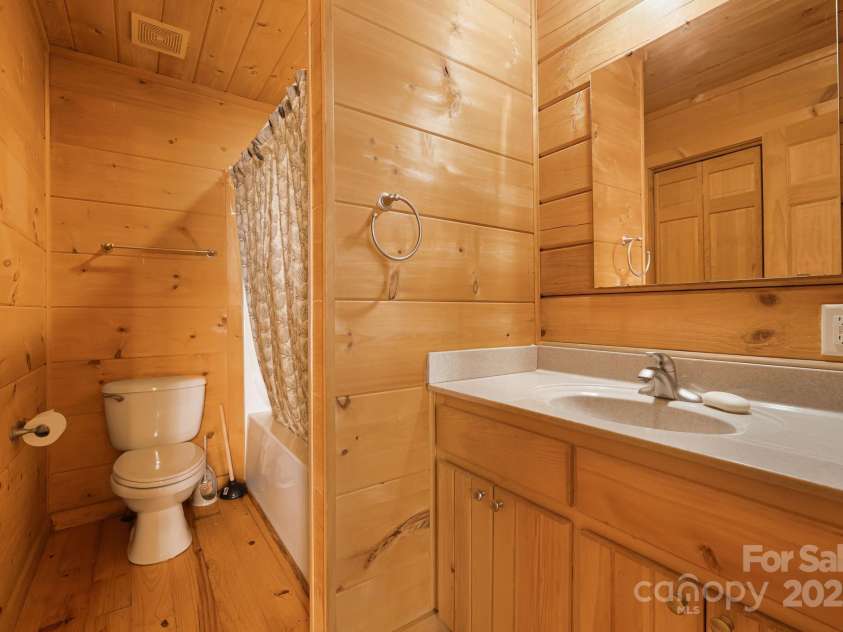 41 Waya Way, Whittier, NC 28789.  MLS# CAR4278169, YatesRealty ID 25669. 