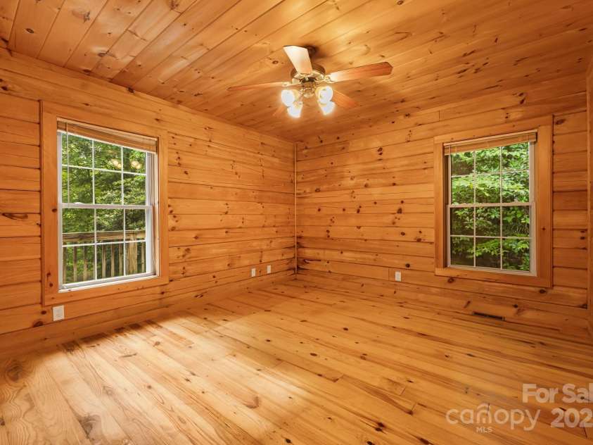 41 Waya Way, Whittier, NC 28789.  MLS# CAR4278169, YatesRealty ID 25669. 