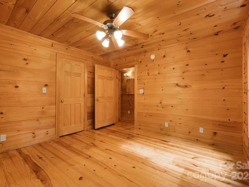 41 Waya Way, Whittier, NC 28789.  MLS# CAR4278169, YatesRealty ID 25669. 