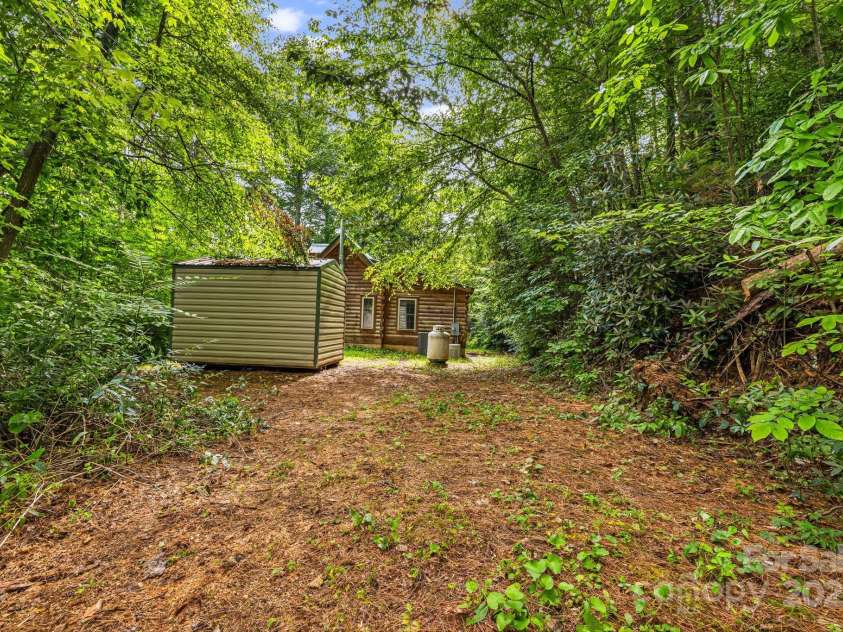 41 Waya Way, Whittier, NC 28789.  MLS# CAR4278169, YatesRealty ID 25669. 