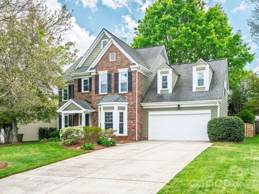8501 Tonawanda Drive, Charlotte, NC 28277.  MLS# CAR4362441, YatesRealty ID 25669. 
