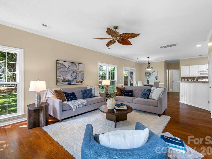 8501 Tonawanda Drive, Charlotte, NC 28277.  MLS# CAR4362441, YatesRealty ID 25669. 