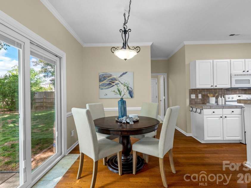 8501 Tonawanda Drive, Charlotte, NC 28277.  MLS# CAR4362441, YatesRealty ID 25669. 