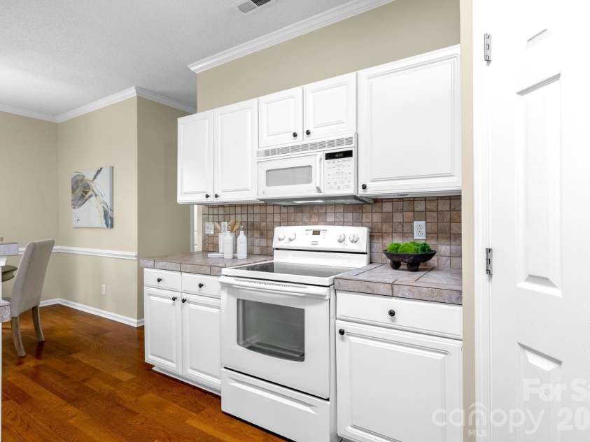8501 Tonawanda Drive, Charlotte, NC 28277.  MLS# CAR4362441, YatesRealty ID 25669. 