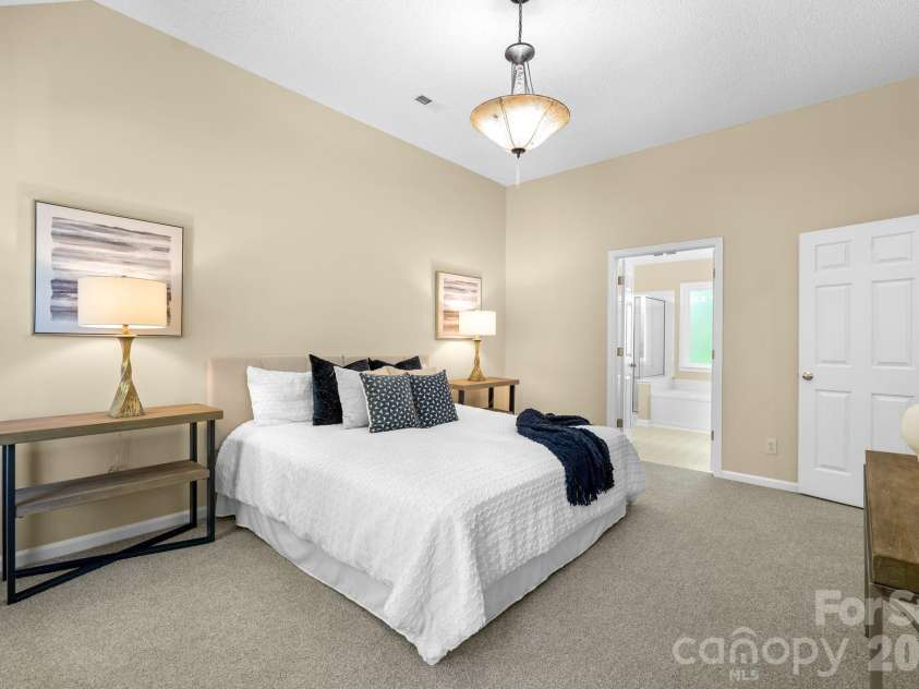 8501 Tonawanda Drive, Charlotte, NC 28277.  MLS# CAR4362441, YatesRealty ID 25669. 