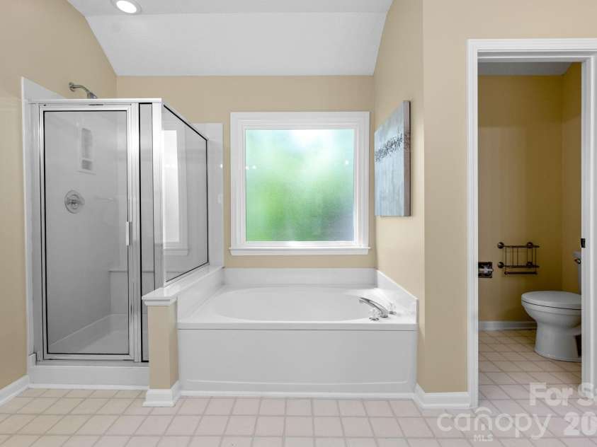 8501 Tonawanda Drive, Charlotte, NC 28277.  MLS# CAR4362441, YatesRealty ID 25669. 