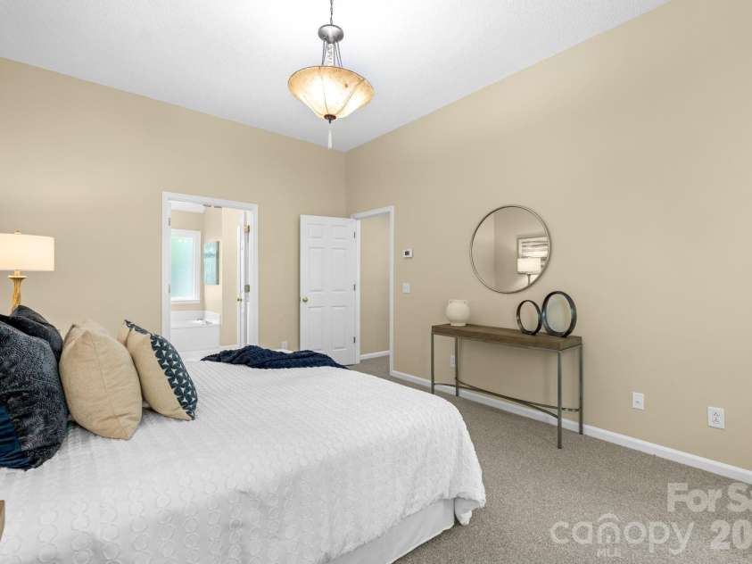 8501 Tonawanda Drive, Charlotte, NC 28277.  MLS# CAR4362441, YatesRealty ID 25669. 
