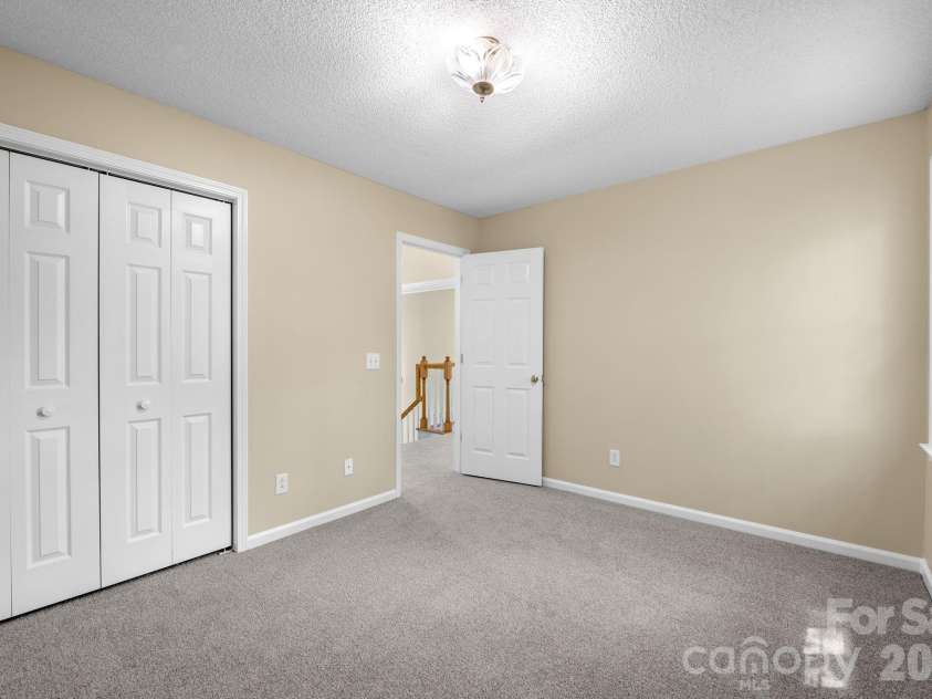 8501 Tonawanda Drive, Charlotte, NC 28277.  MLS# CAR4362441, YatesRealty ID 25669. 
