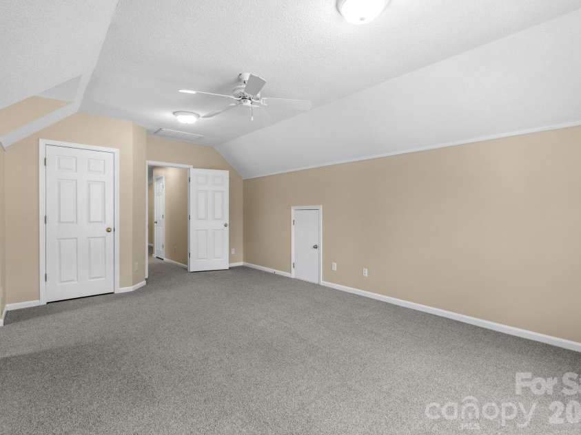 8501 Tonawanda Drive, Charlotte, NC 28277.  MLS# CAR4362441, YatesRealty ID 25669. 