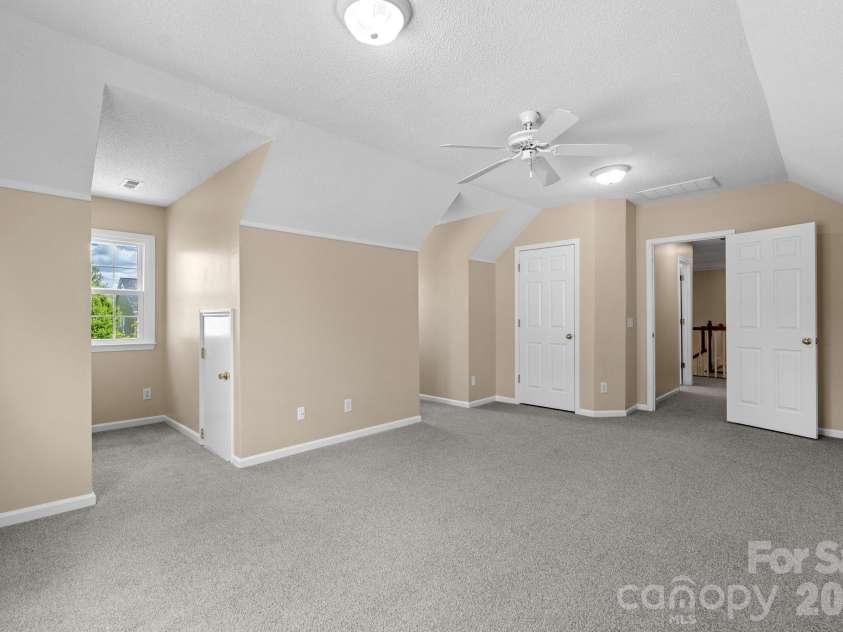 8501 Tonawanda Drive, Charlotte, NC 28277.  MLS# CAR4362441, YatesRealty ID 25669. 