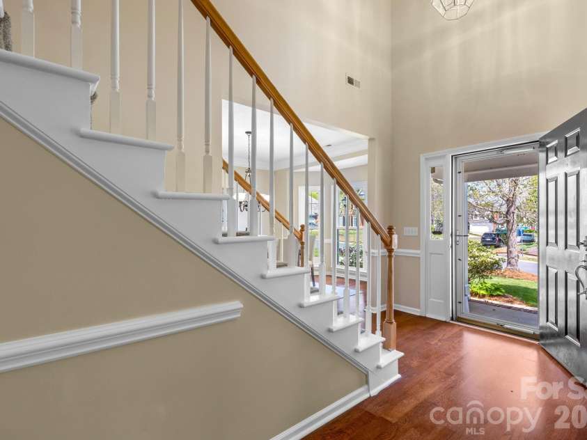 8501 Tonawanda Drive, Charlotte, NC 28277.  MLS# CAR4362441, YatesRealty ID 25669. 