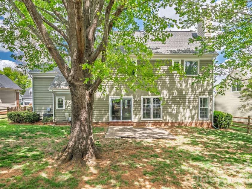 8501 Tonawanda Drive, Charlotte, NC 28277.  MLS# CAR4362441, YatesRealty ID 25669. 