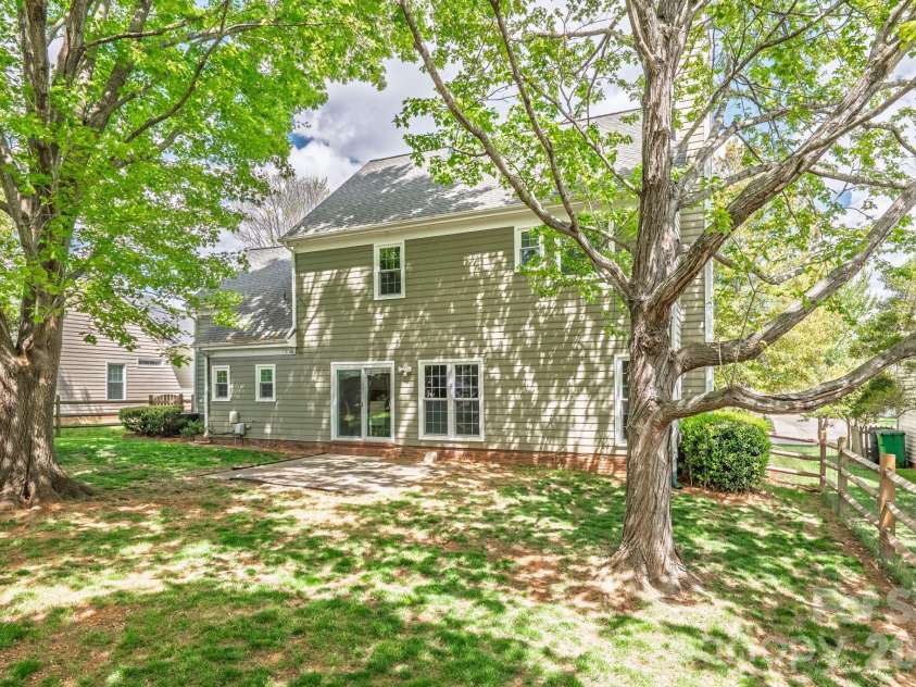 8501 Tonawanda Drive, Charlotte, NC 28277.  MLS# CAR4362441, YatesRealty ID 25669. 