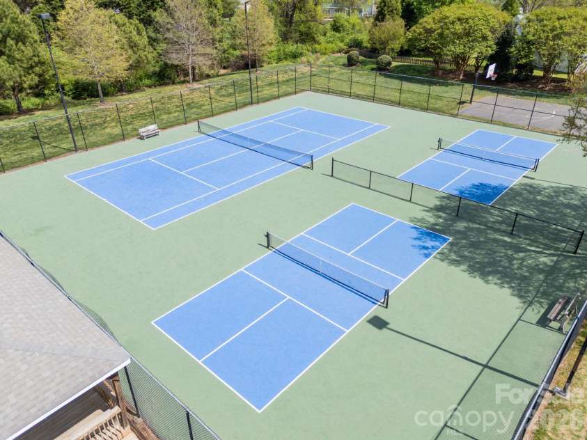 8501 Tonawanda Drive, Charlotte, NC 28277.  MLS# CAR4362441, YatesRealty ID 25669. 