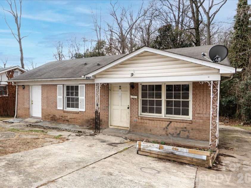 1628 Eastway Drive, Charlotte, NC 28205.  MLS# CAR4344022, YatesRealty ID 2567. 