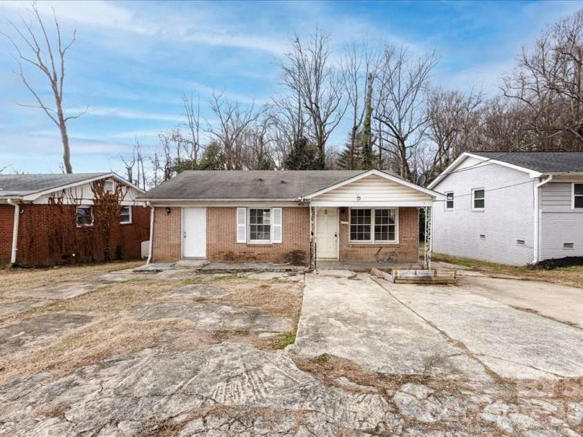1628 Eastway Drive, Charlotte, NC 28205.  MLS# CAR4344022, YatesRealty ID 2567. 