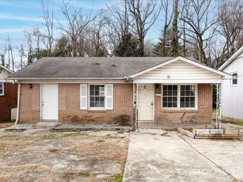 1628 Eastway Drive, Charlotte, NC 28205.  MLS# CAR4344022, YatesRealty ID 2567. 